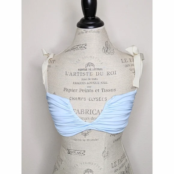 Divino Seas Bikini Top | Cute Ana de Bretana in Tropical Blue - Picture 3 of 5